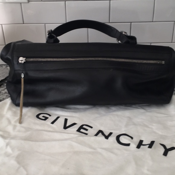 Givenchy Black leather travel bag. - Picture 3 of 5
